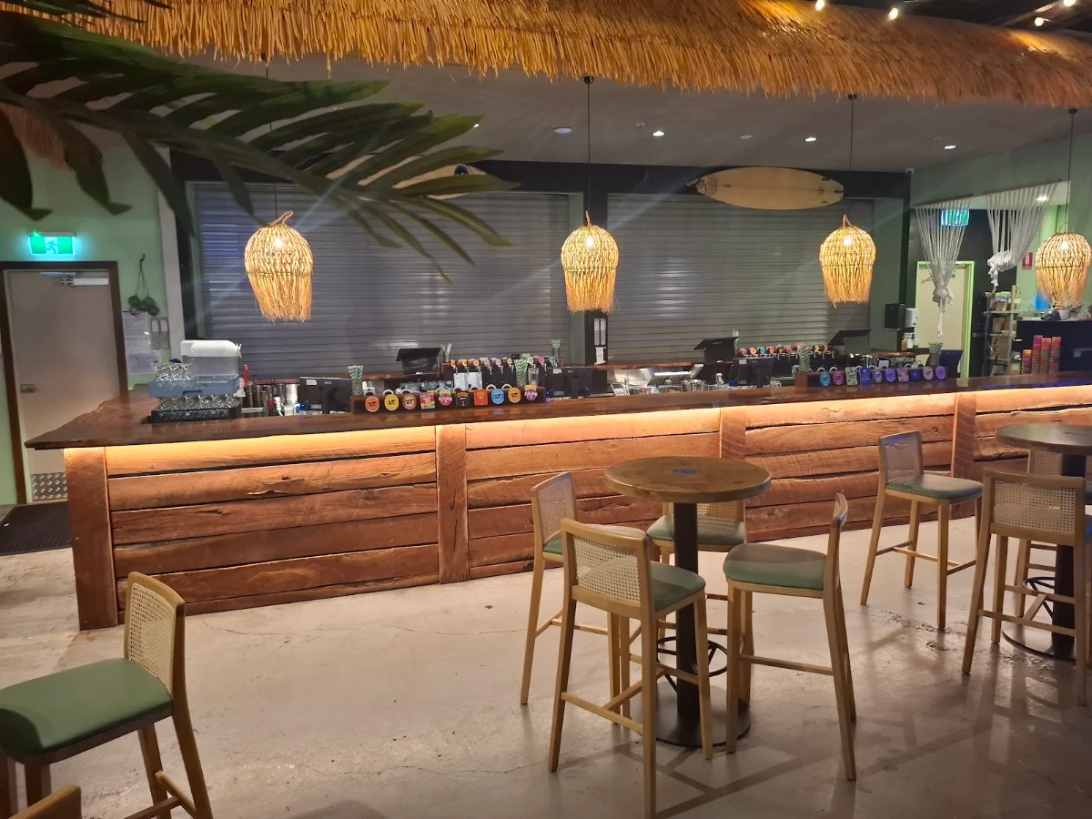 Vibe, Moon Dog Beach Club