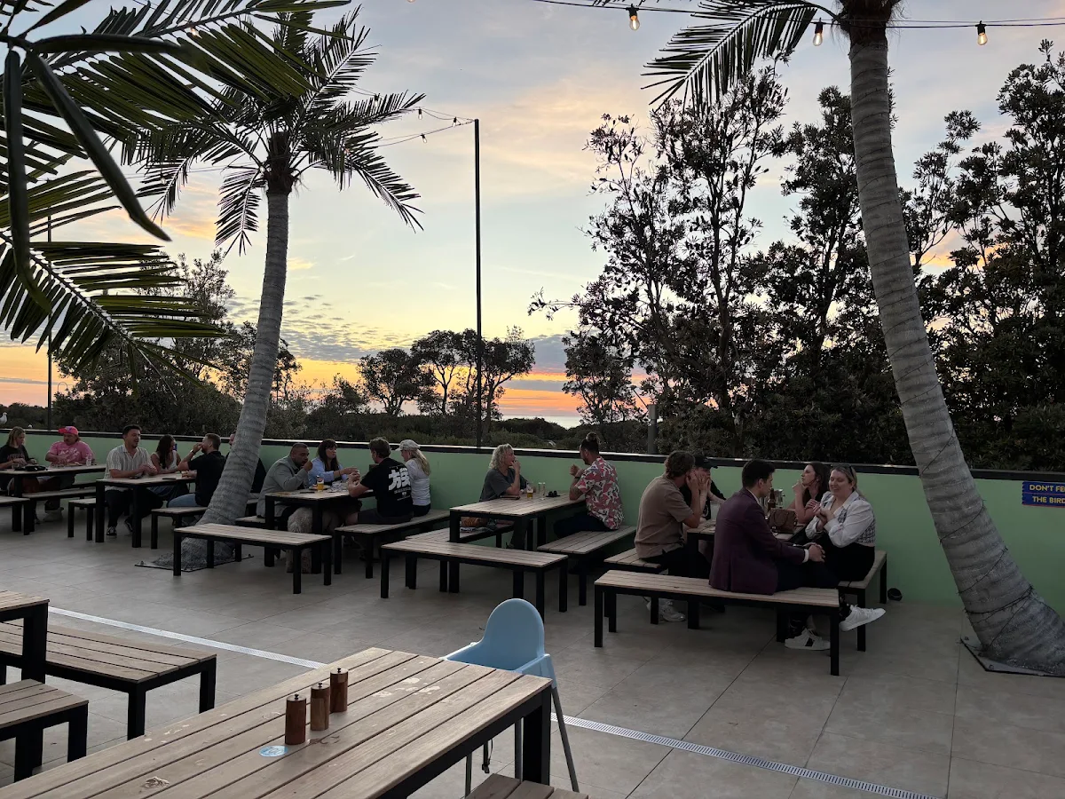 Vibe, Moon Dog Beach Club