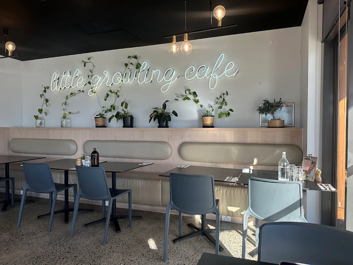 Vibe, Little Growling Cafe & Restaurant