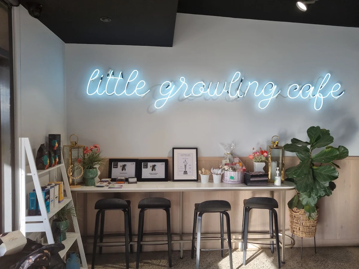 Vibe, Little Growling Cafe & Restaurant