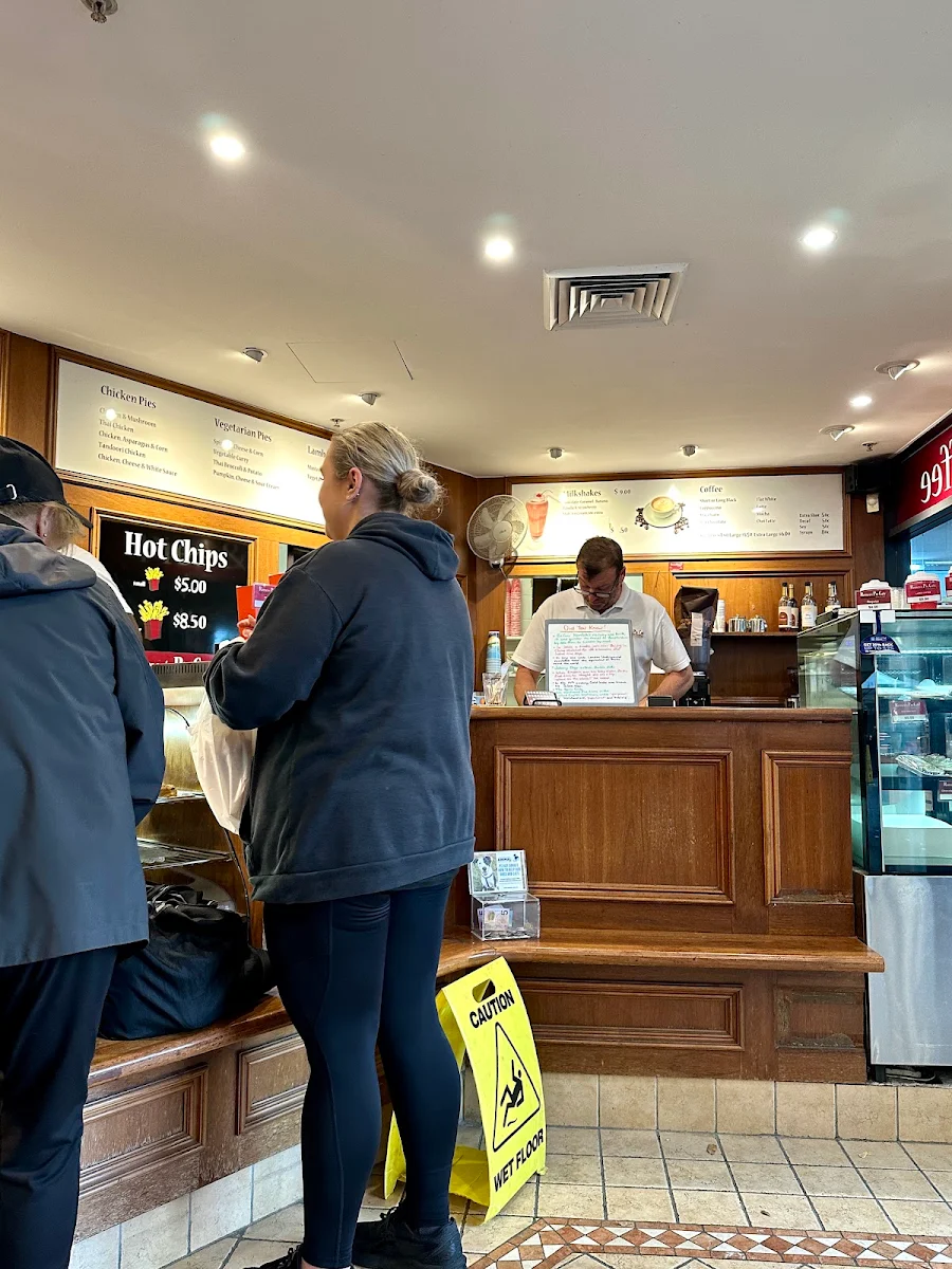 Vibe, Romeo's Pie Cafe