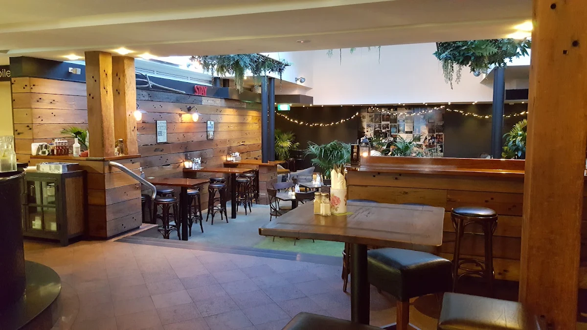 Vibe, Cat & Fiddle Hotel
