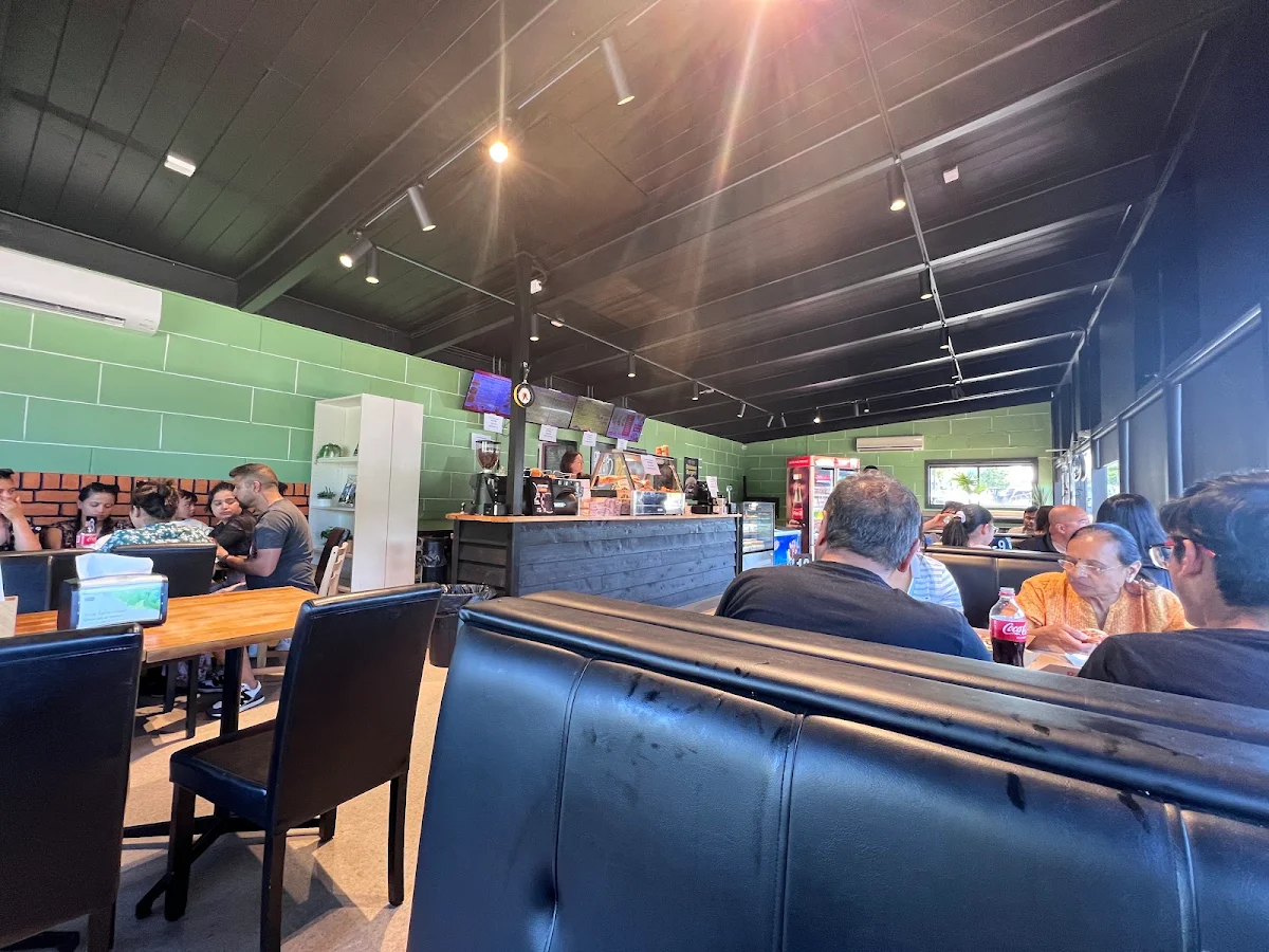 Vibe, Bordertown Cafe & Restaurant