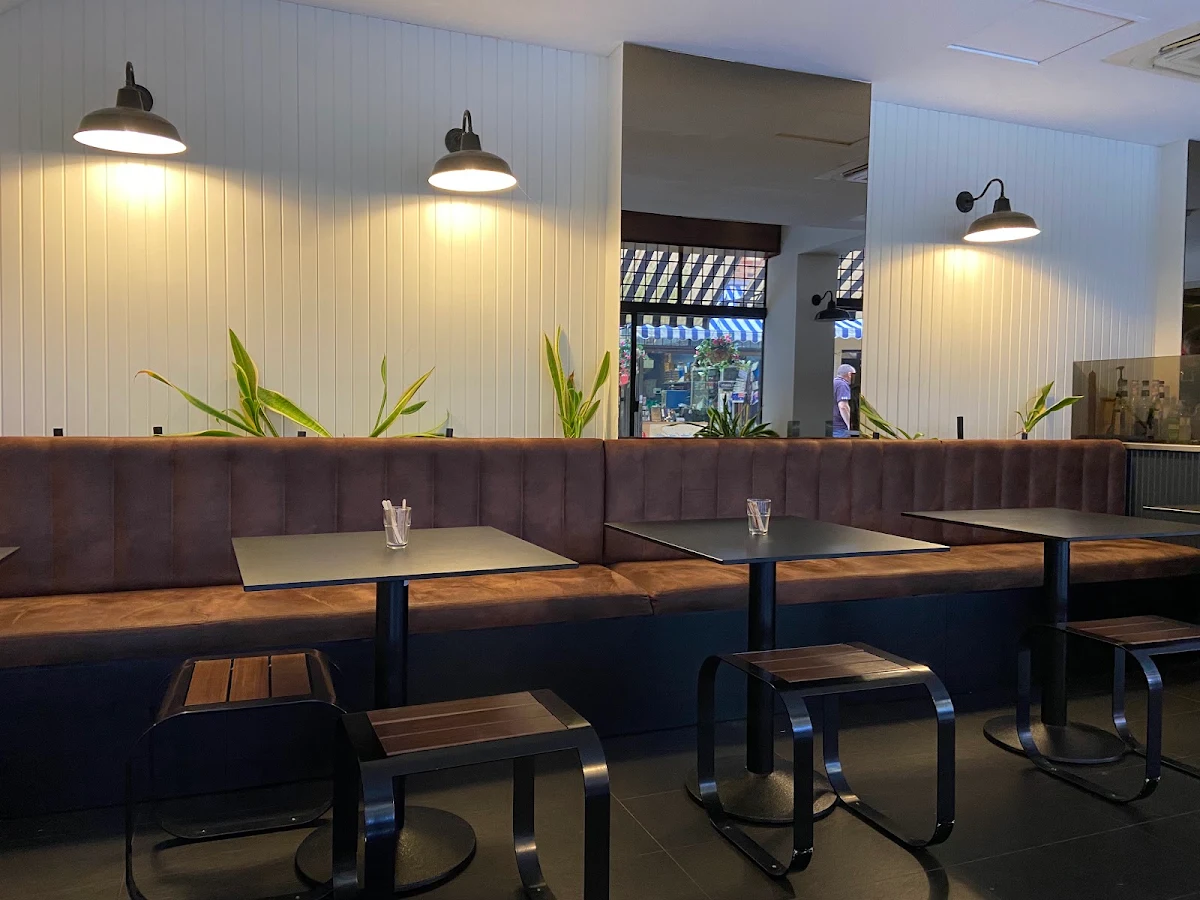 Vibe, Madlilys Cafe