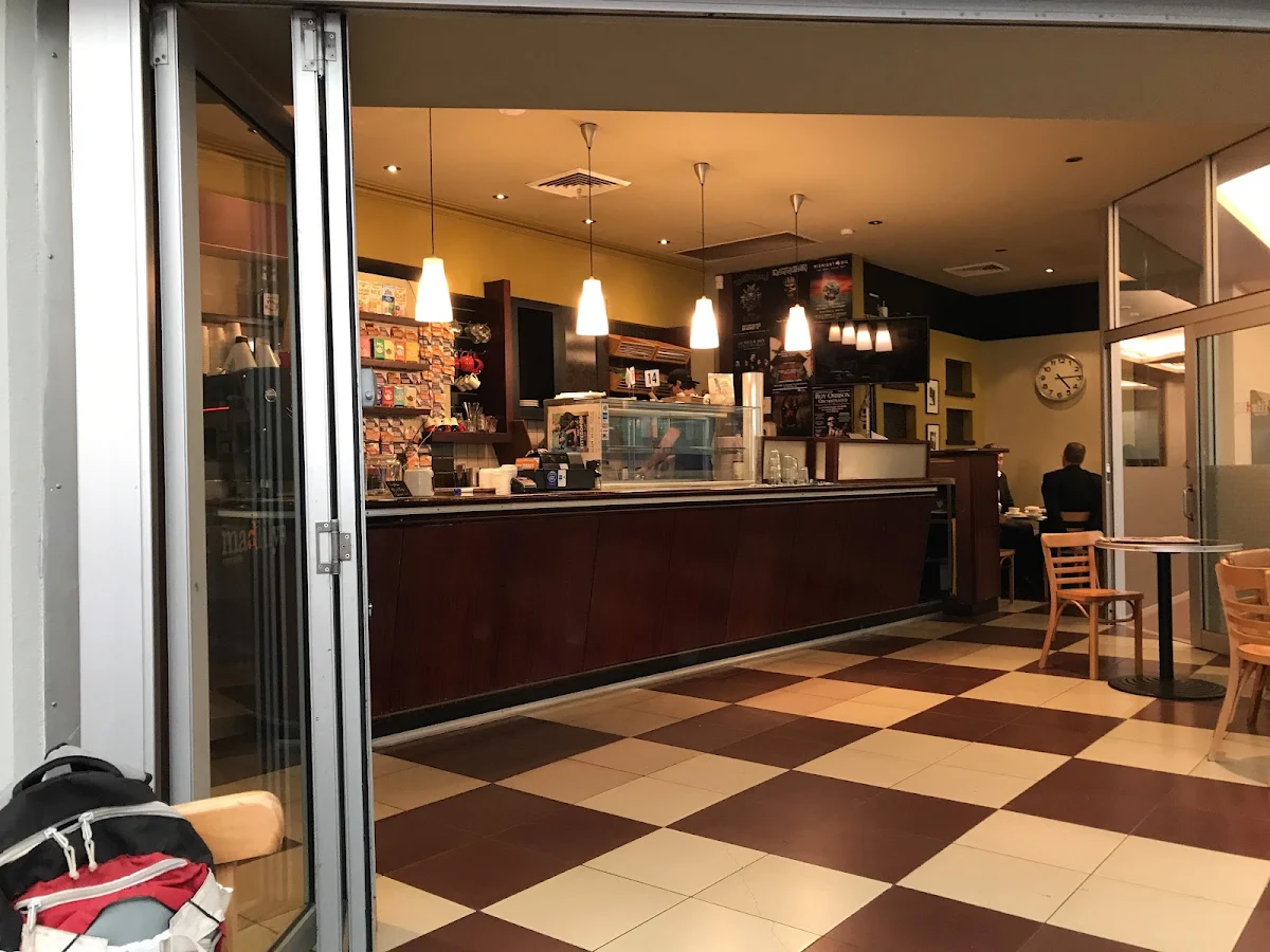Vibe, Madlilys Cafe