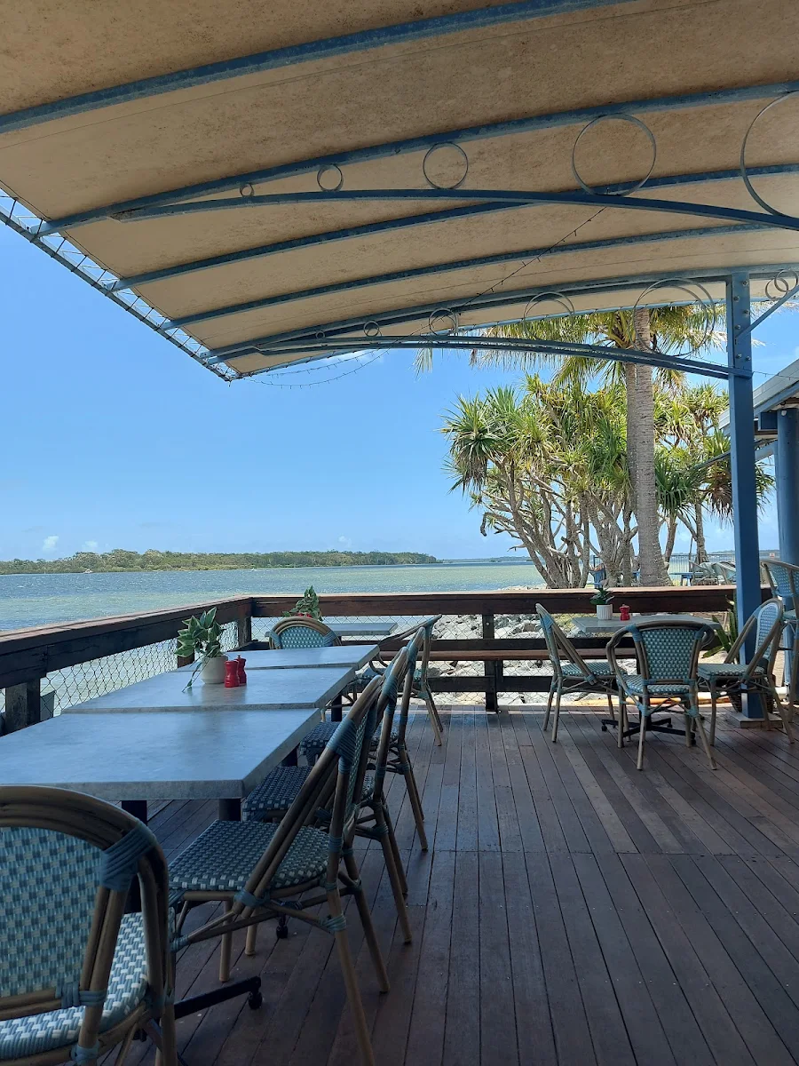 Vibe, Yachtie Bar & Cafe