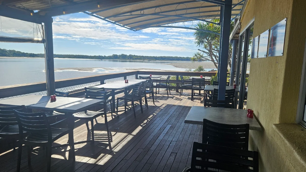 Vibe, Yachtie Bar & Cafe
