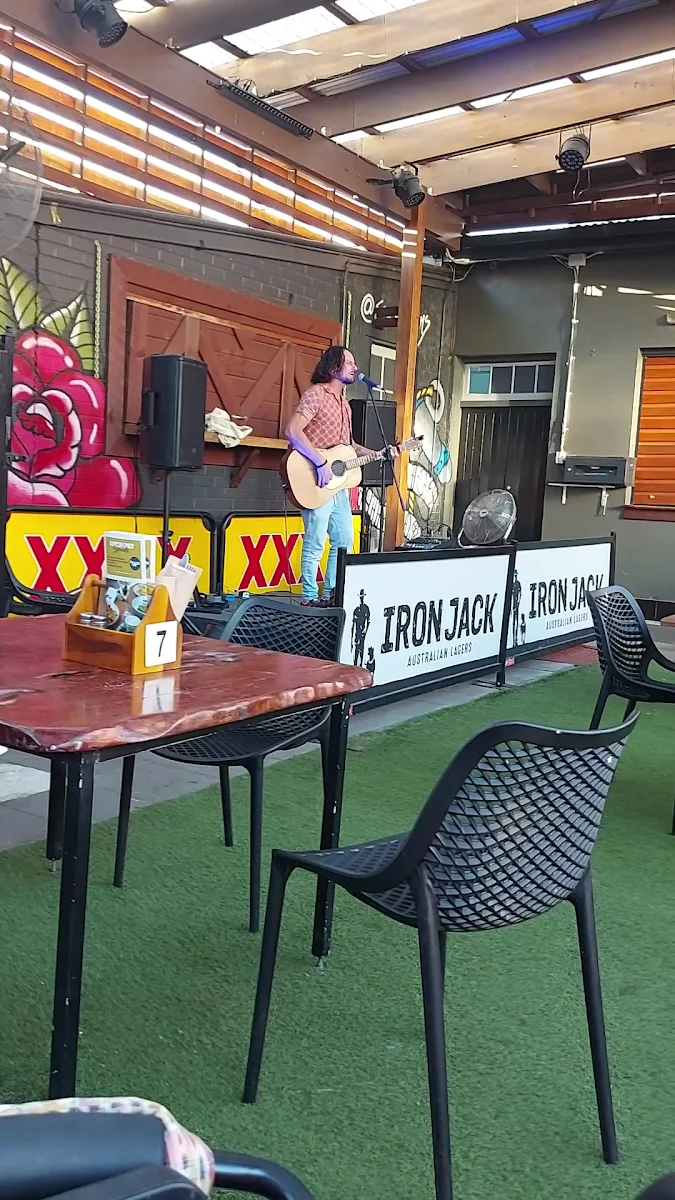 Vibe, Commercial Hotel Kingaroy