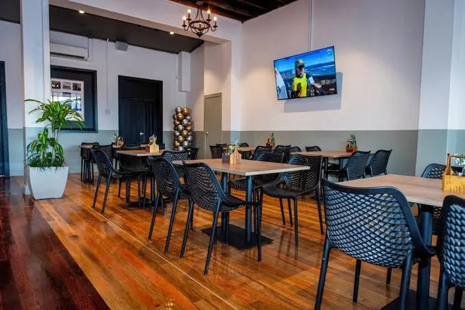 Vibe, Commercial Hotel Kingaroy