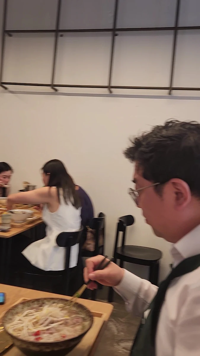 Vibe, Pho Table