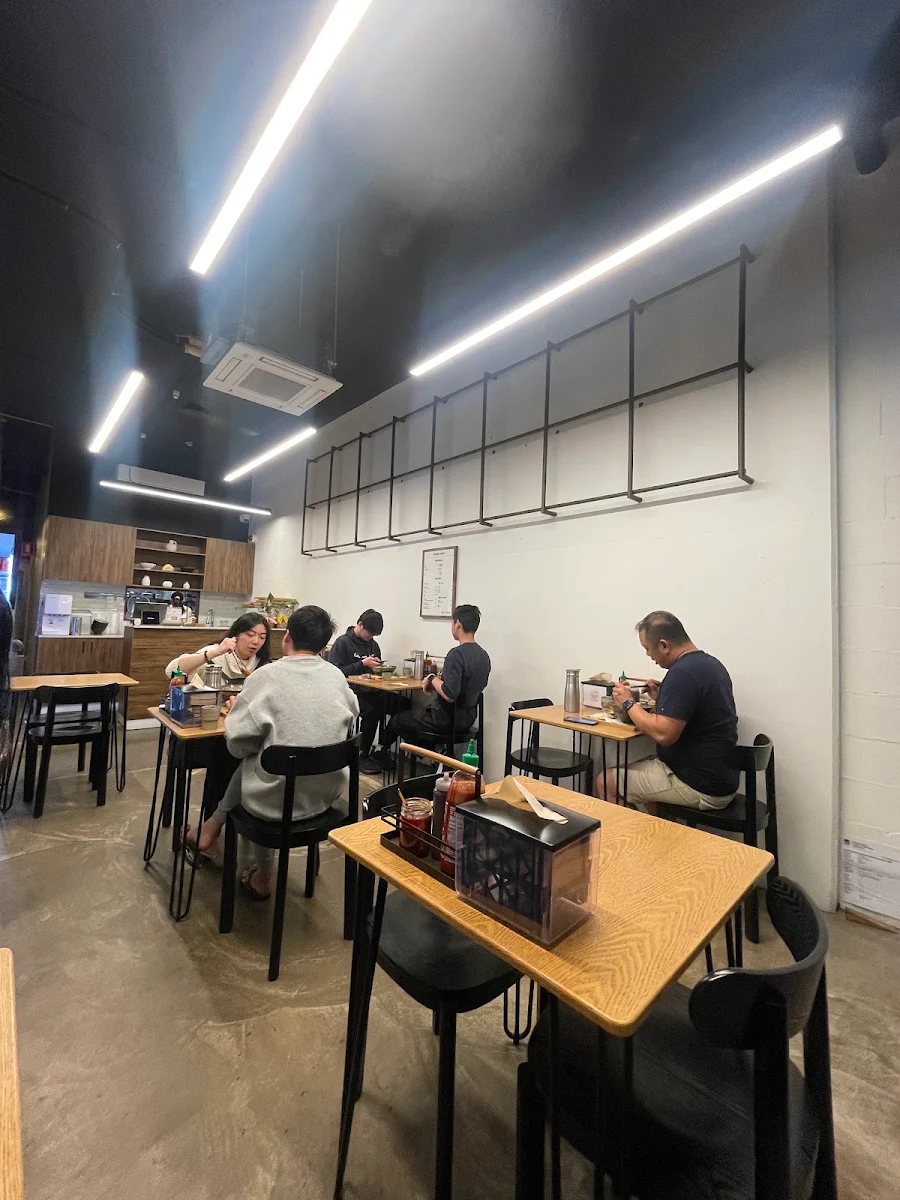 Vibe, Pho Table