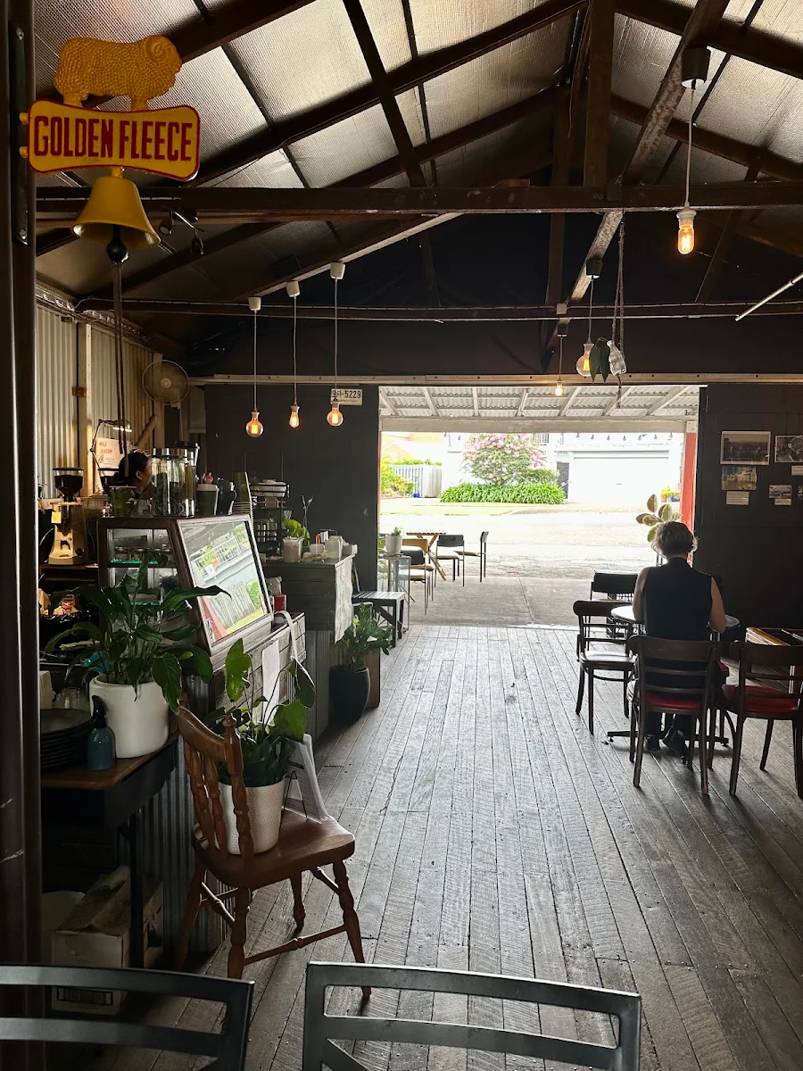 Vibe, Vandys Cafe