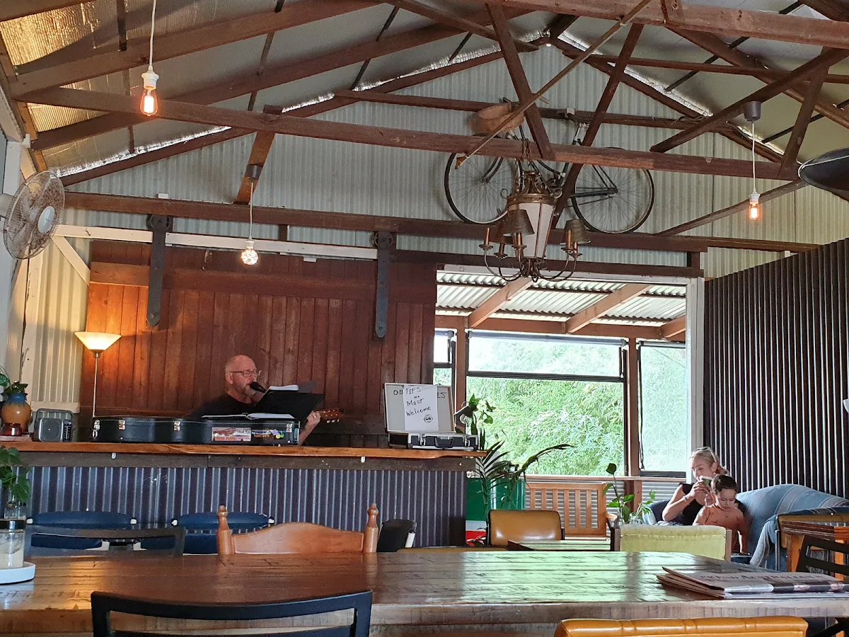 Vibe, Vandys Cafe