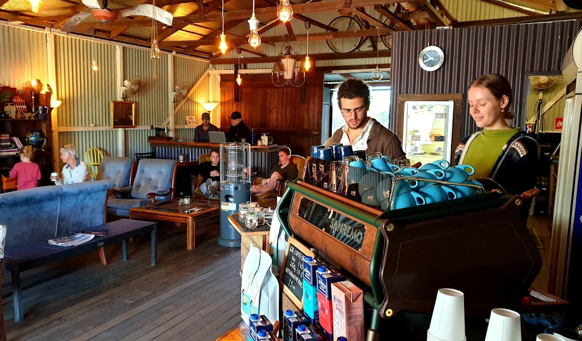 Vibe, Vandys Cafe