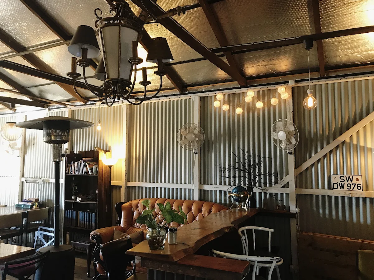 Vibe, Vandys Cafe