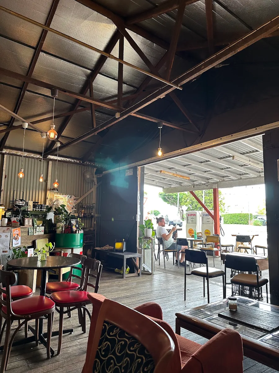 Vibe, Vandys Cafe