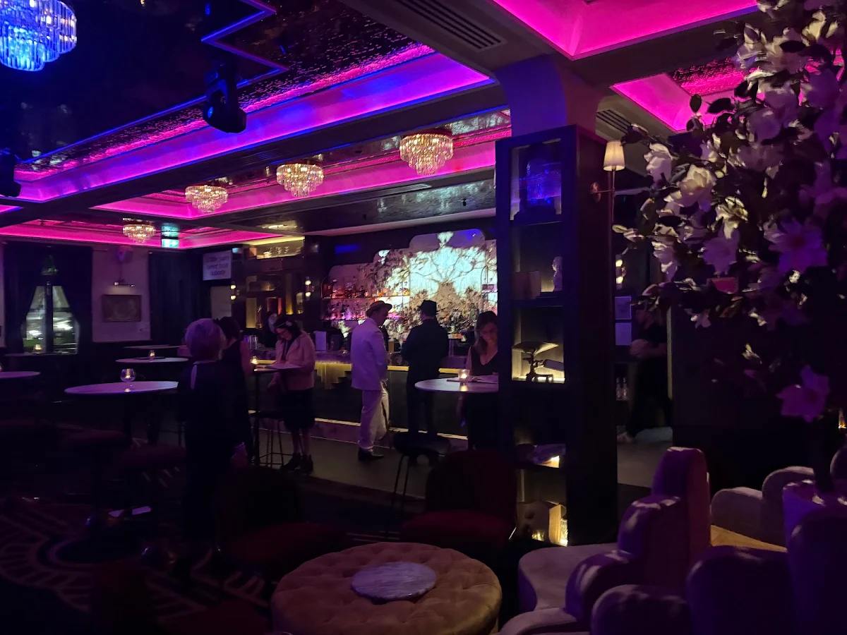 Vibe, The Gatsby Lounge Bar