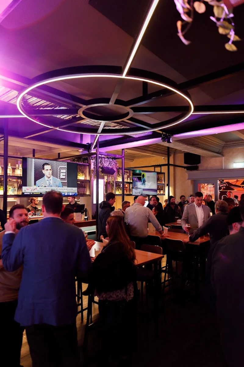 Vibe, Harvey's Sports Bar & Grill