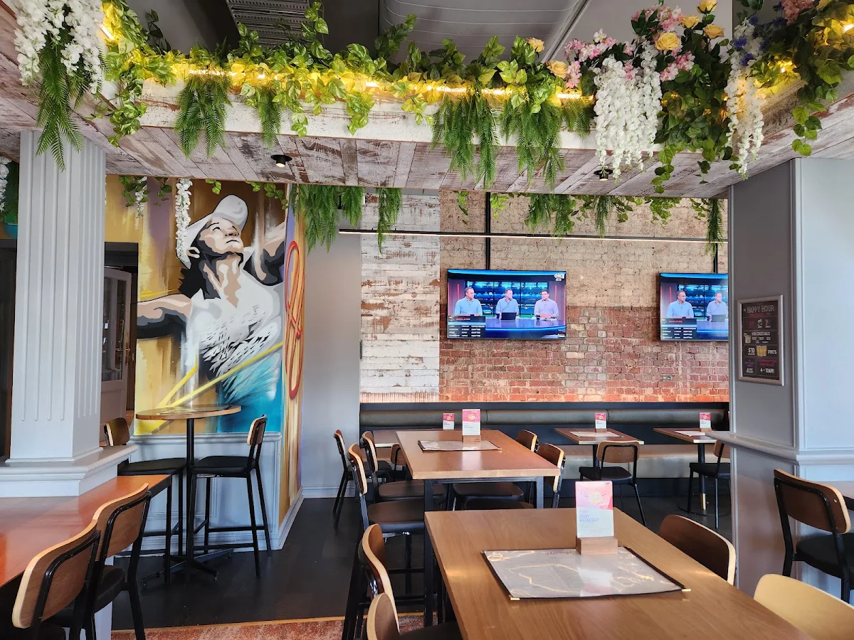 Vibe, Harvey's Sports Bar & Grill