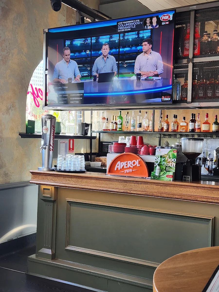 Vibe, Harvey's Sports Bar & Grill