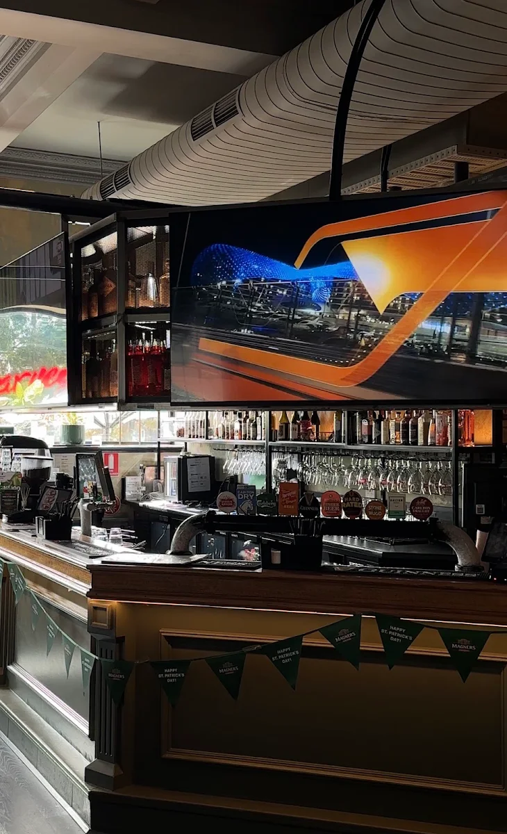 Vibe, Harvey's Sports Bar & Grill