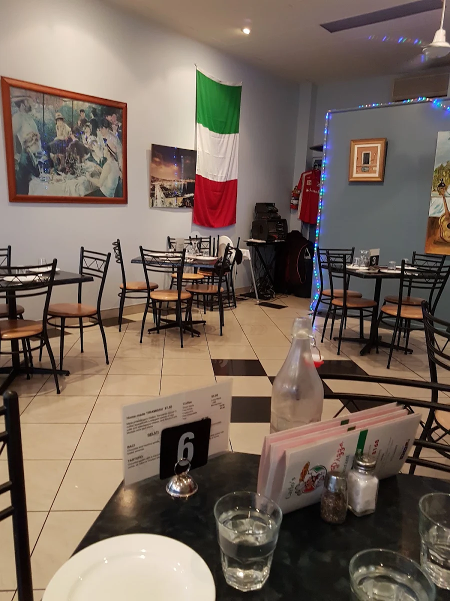 Vibe, Carlos Naples Pizza Restaurant