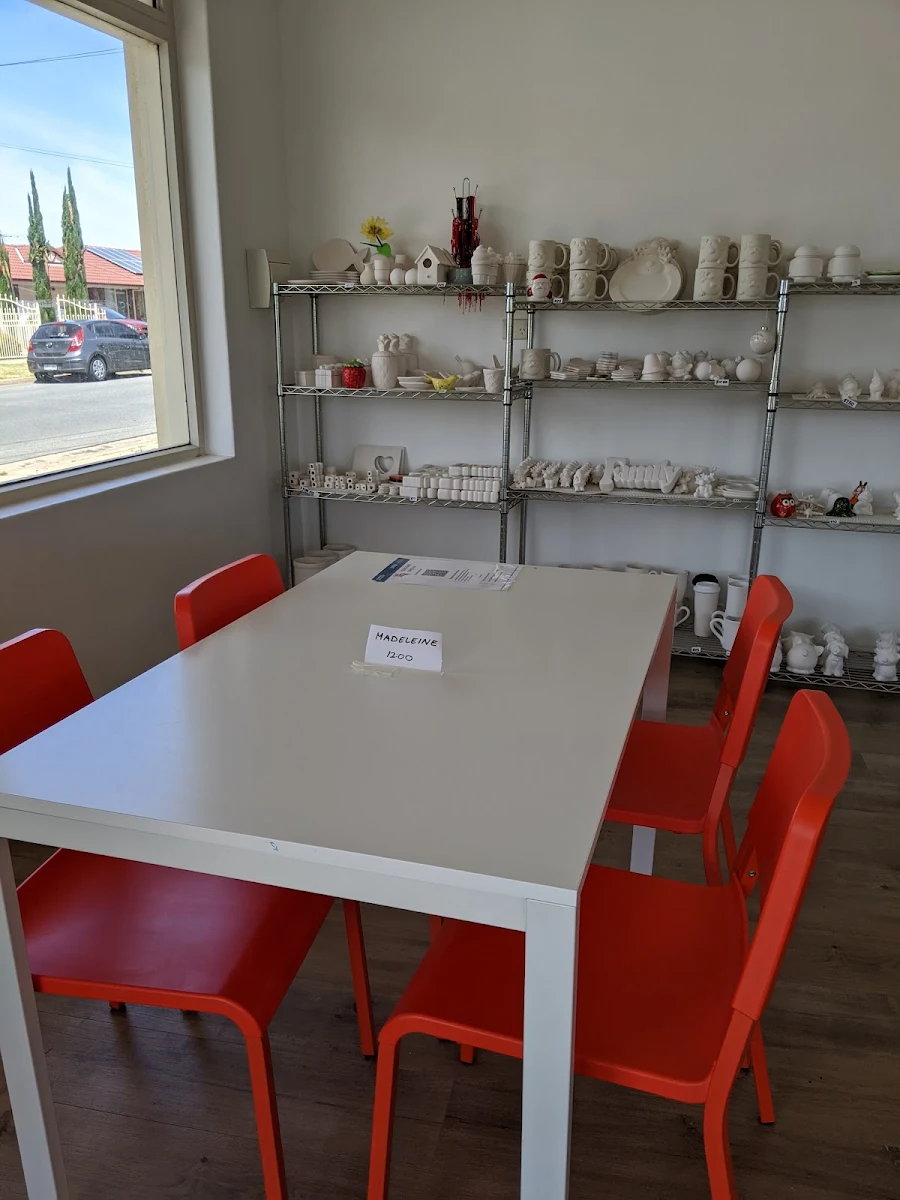 Vibe, Pottering Around Pottery Studio & Cafe