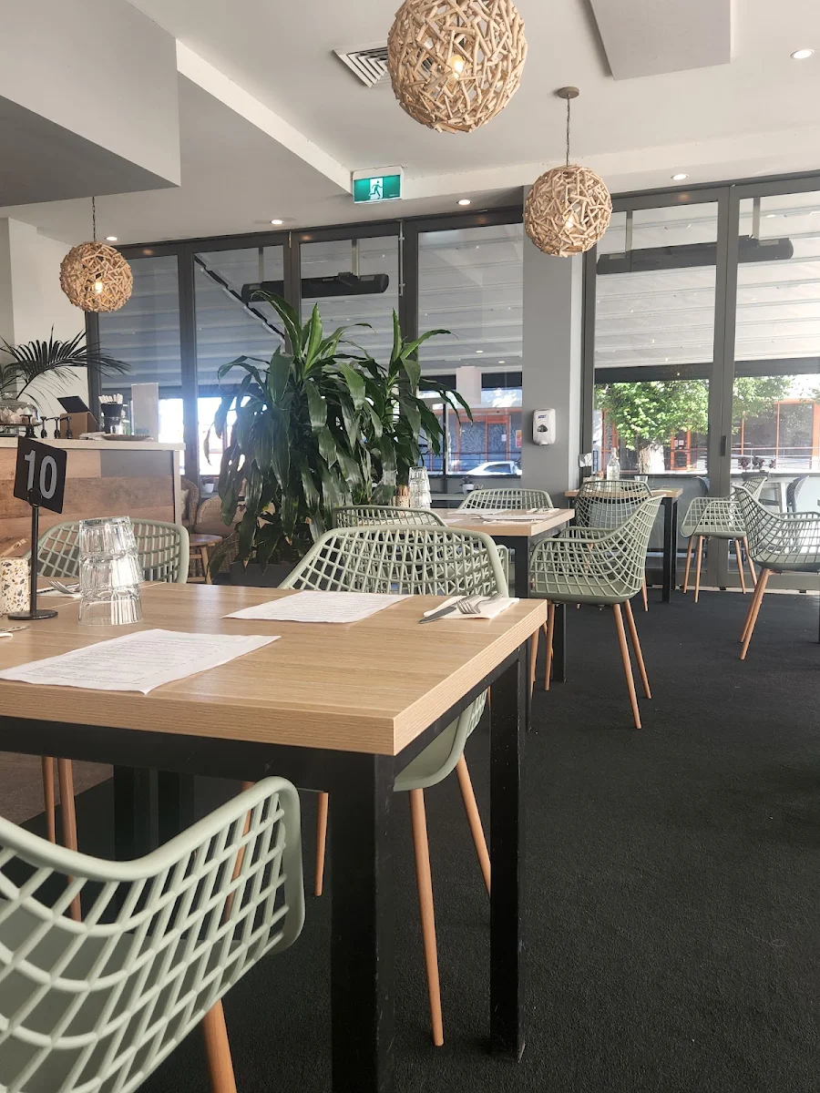Vibe, 2640 Restaurant and Bar