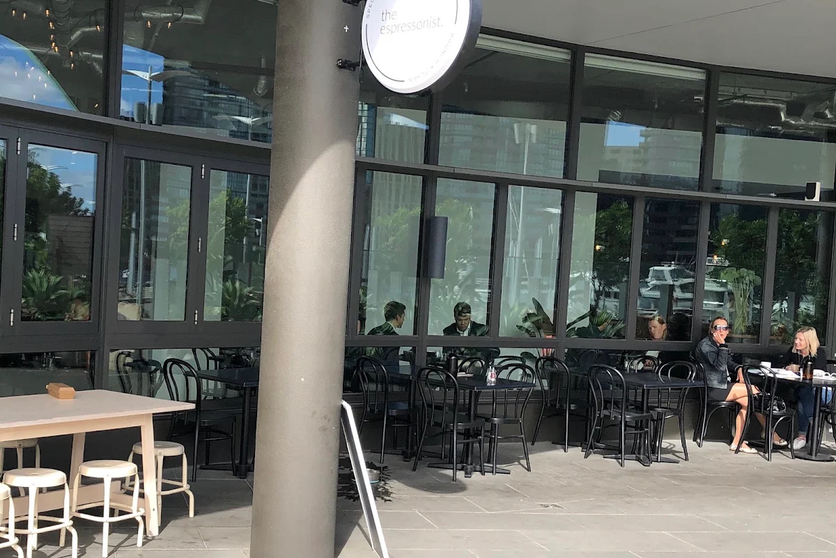 Vibe, FOMO Bar + Grill