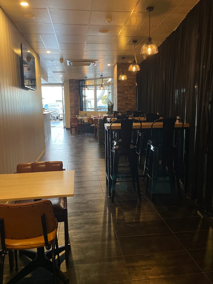 Vibe, Nyojo’s Pizza Wine & Whisky San Remo