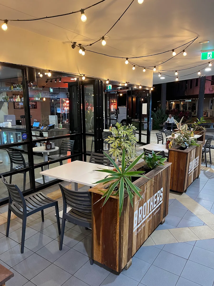 Vibe, Soul Brothers Burger Bar