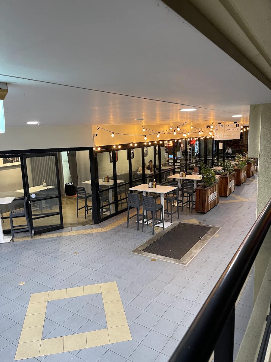 Vibe, Soul Brothers Burger Bar