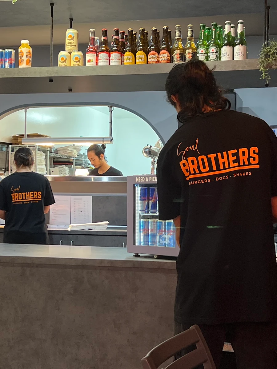 Vibe, Soul Brothers Burger Bar