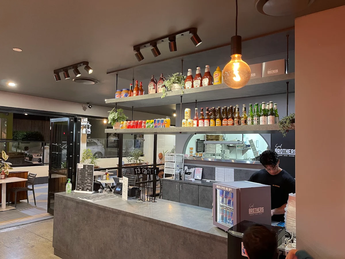 Vibe, Soul Brothers Burger Bar