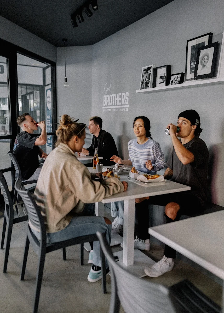Vibe, Soul Brothers Burger Bar