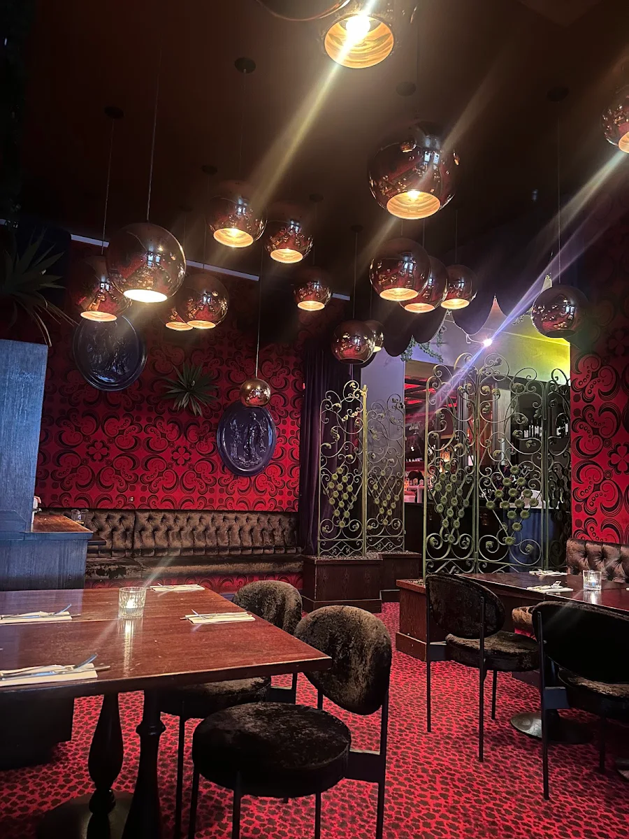 Vibe, The Carlton Club