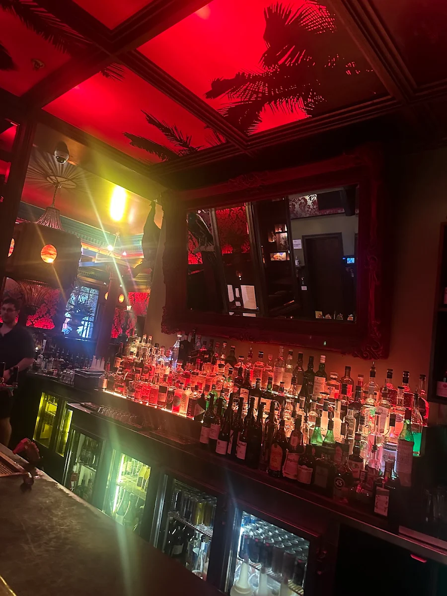Vibe, The Carlton Club