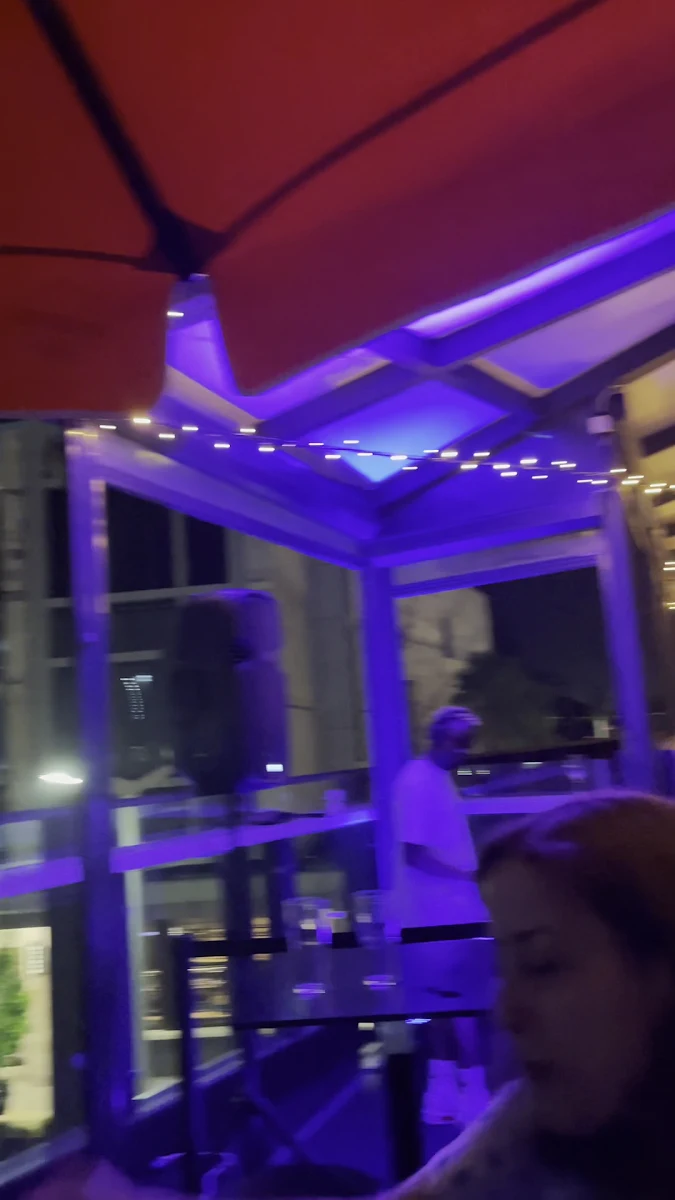 Vibe, Henry's Rooftop