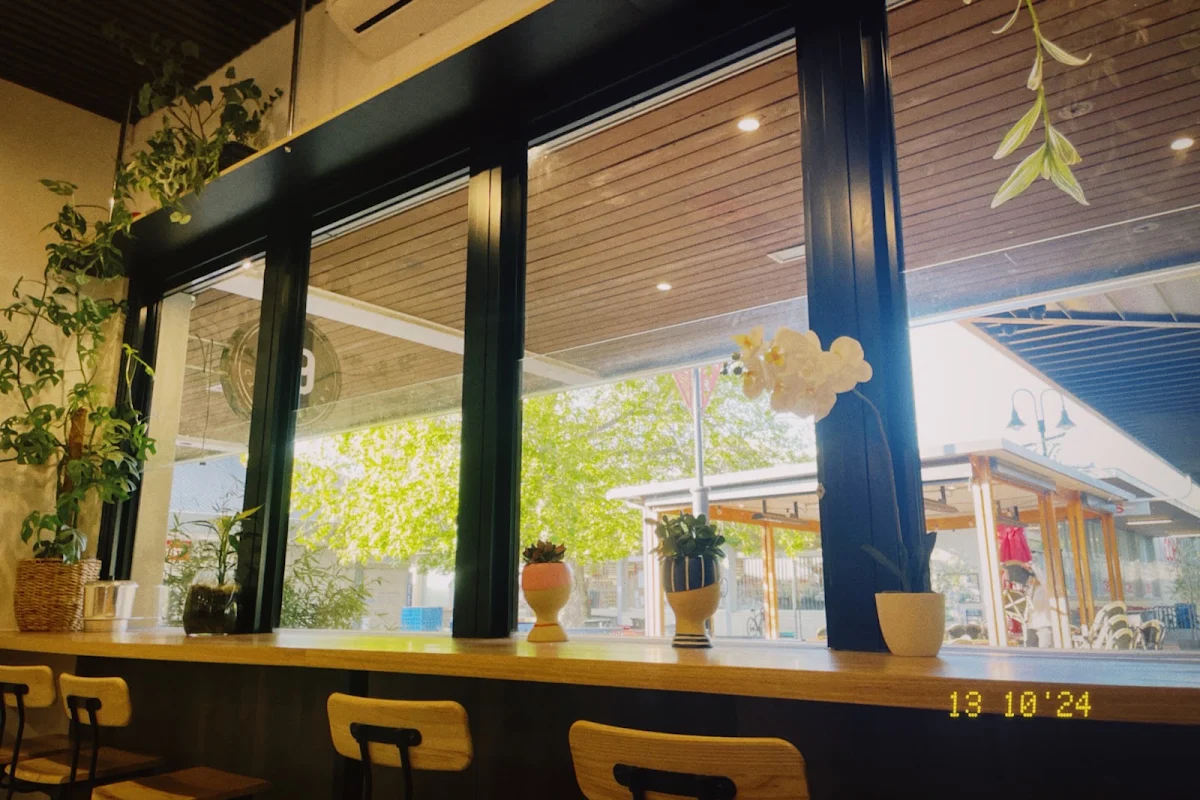 Vibe, 29 Cafe & Eatery