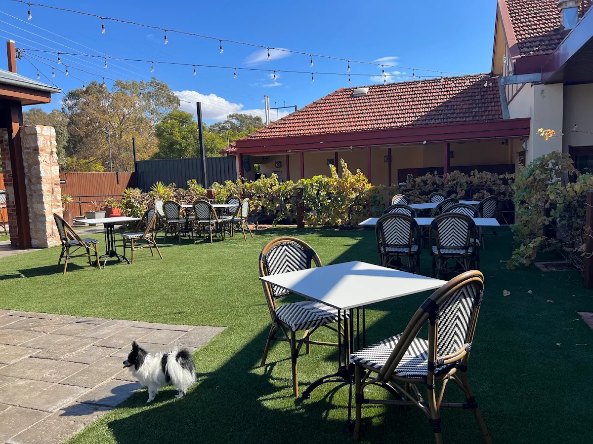 Vibe, Wanera Wine Bar