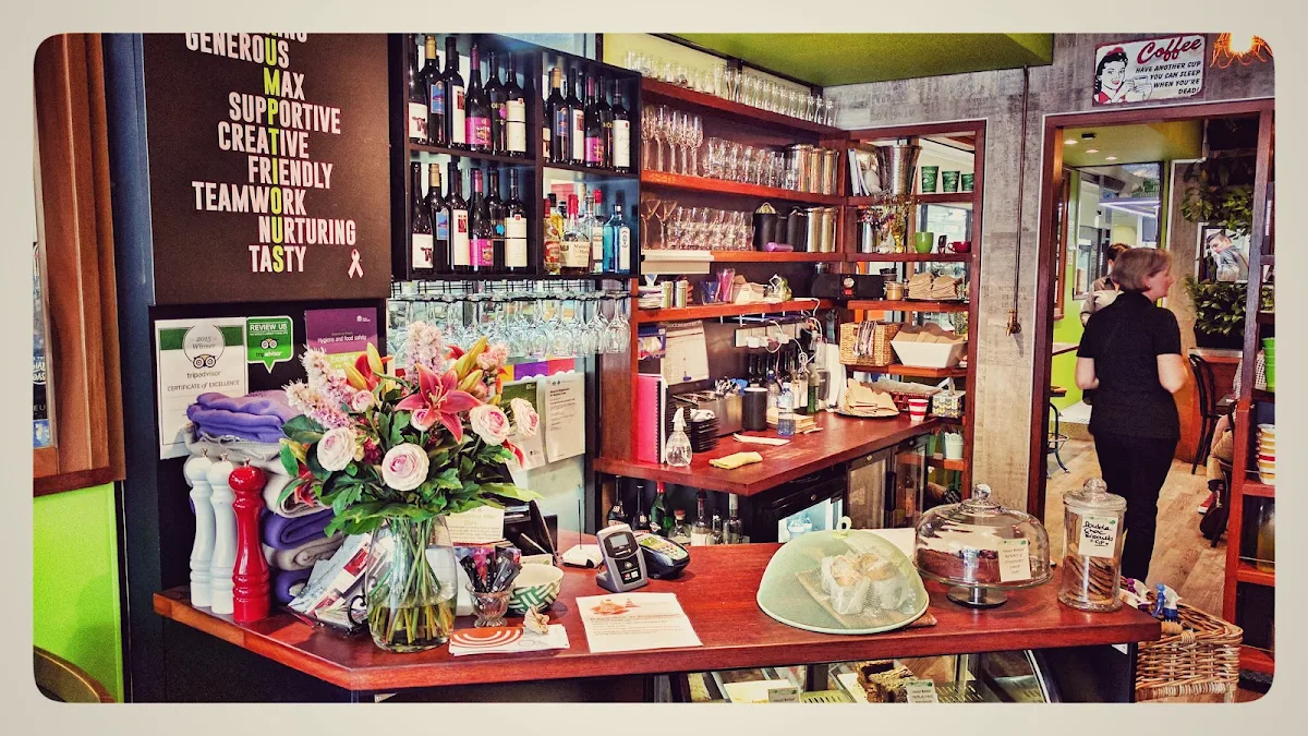 Vibe, Scrumptious on Summer Cafe
