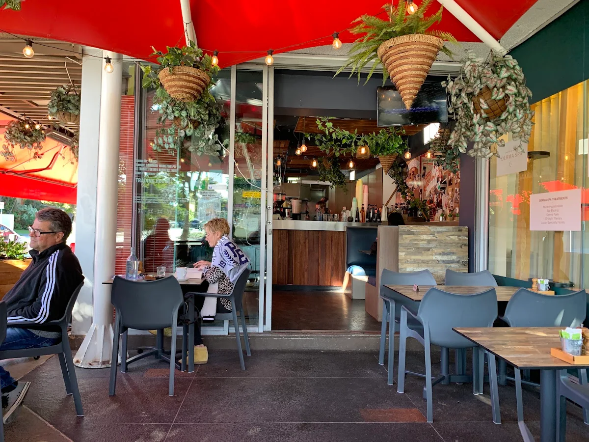 Vibe, Cafe Alfons