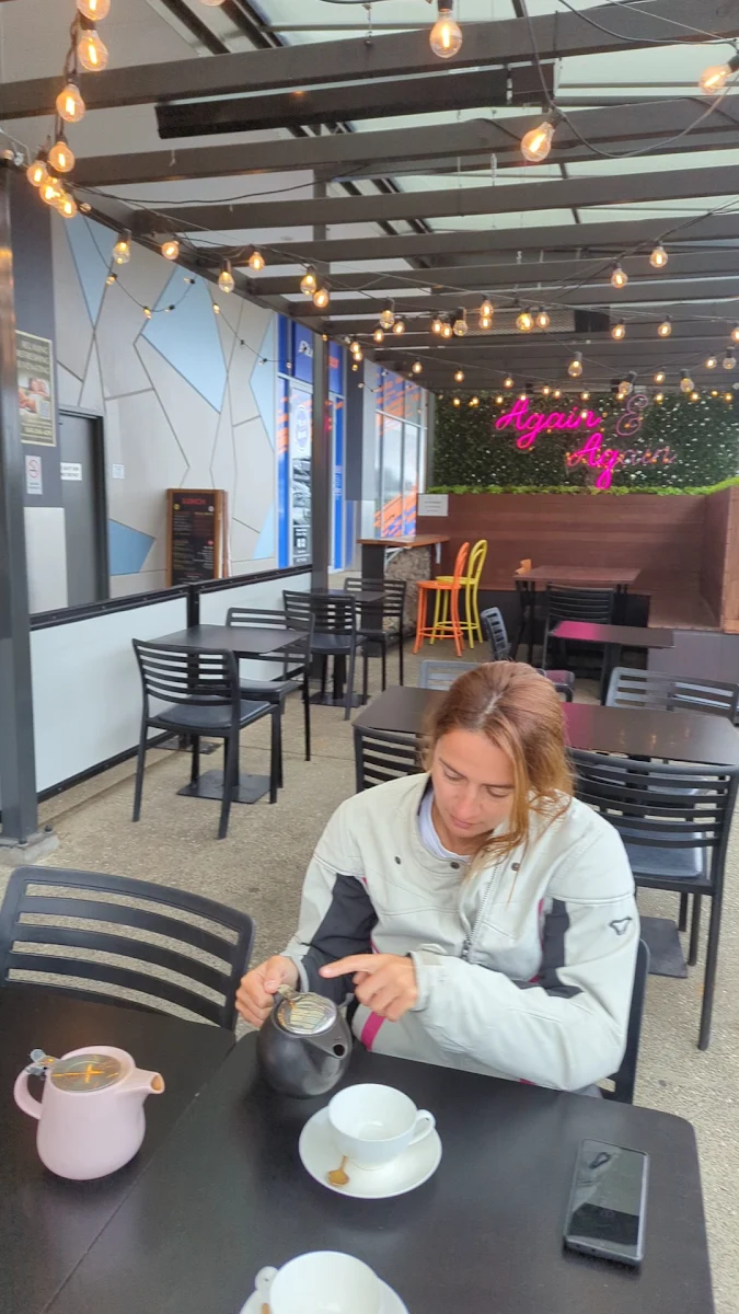 Vibe, The Again & Again cafe and restaurant