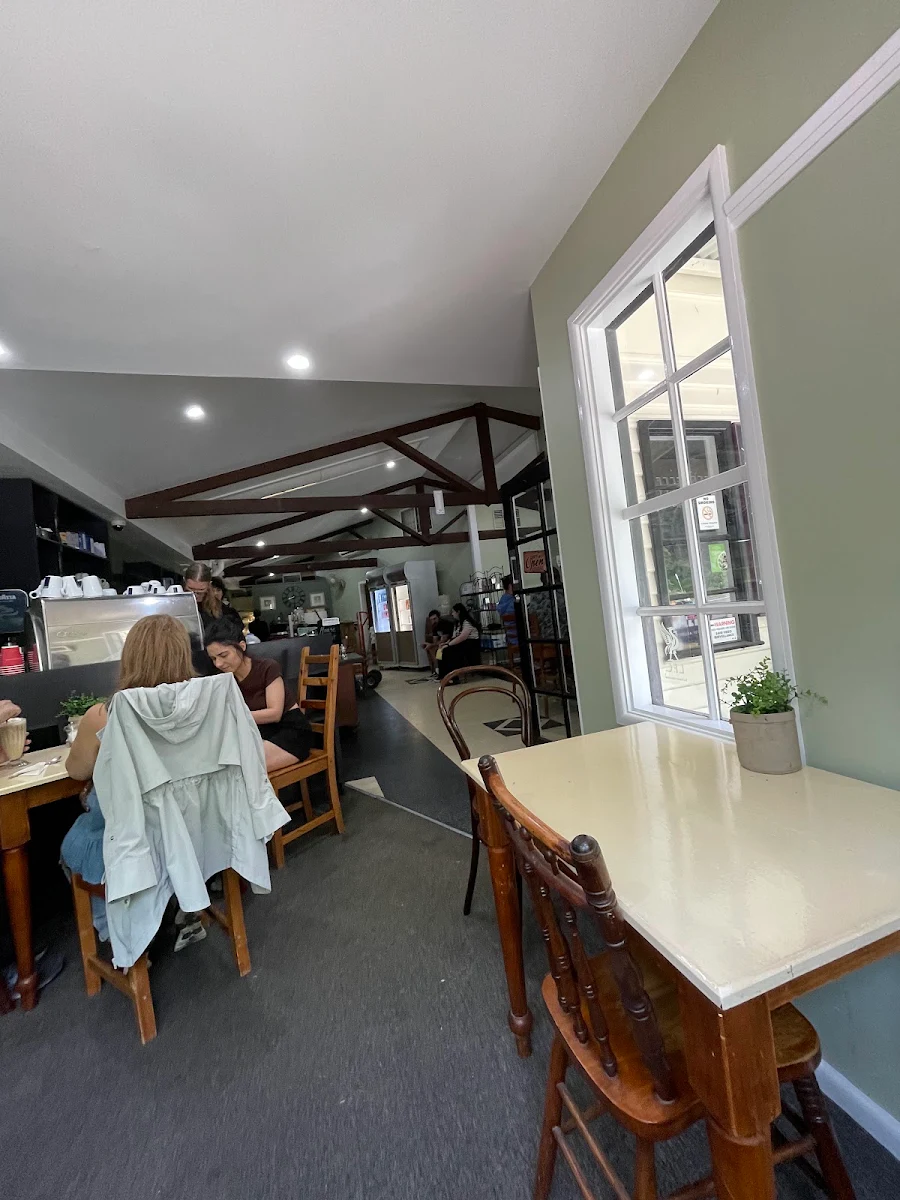 Vibe, Sassafras Cafe & Back to Earth Juice Bar