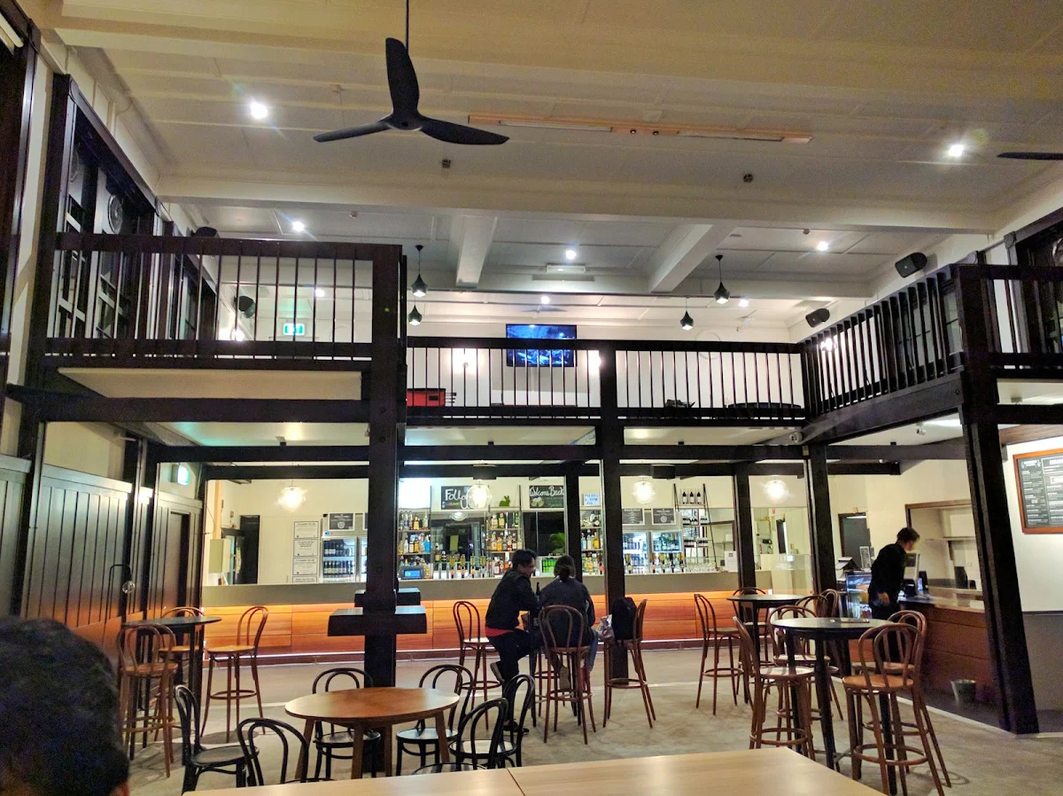 Vibe, UWA Tavern