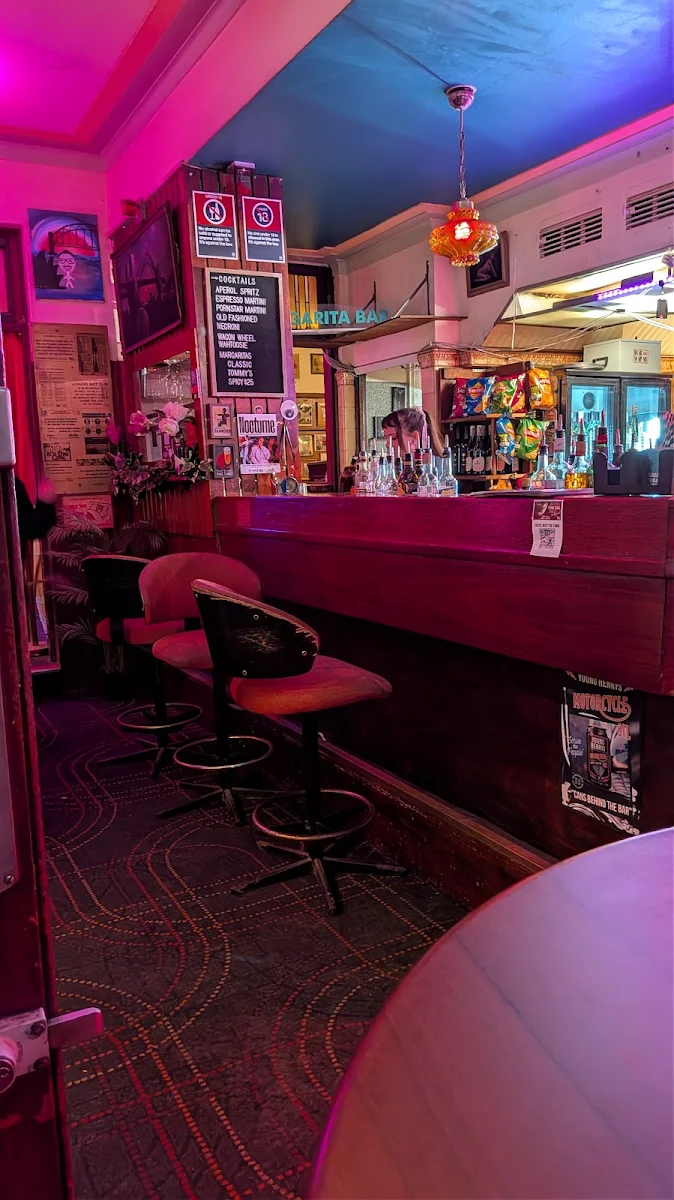 Vibe, Hollywood Hotel