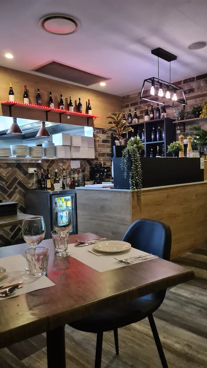 Vibe, La Gusto Ristorante