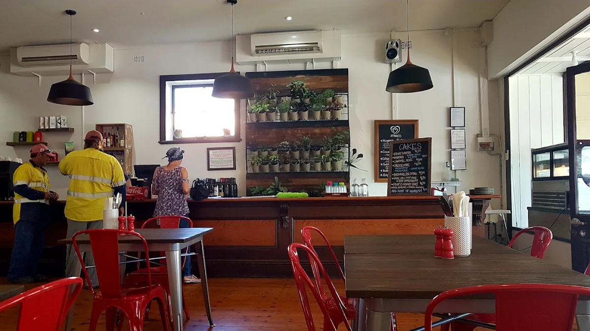 Vibe, Bella Cafe & Pizza Bar