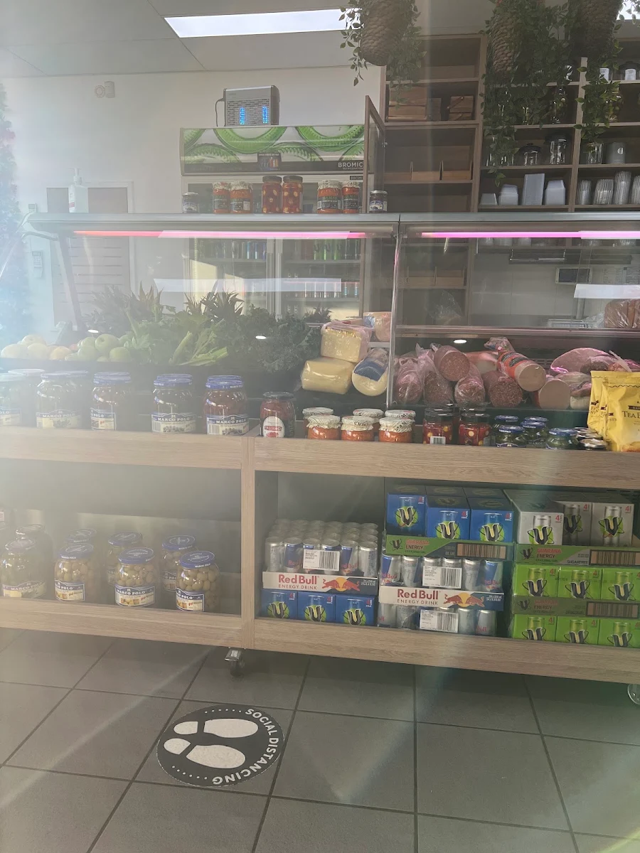 Vibe, Mia's Deli Cafe