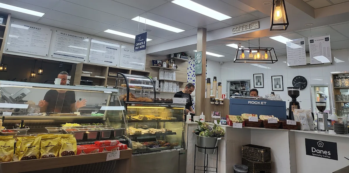 Vibe, Mia's Deli Cafe